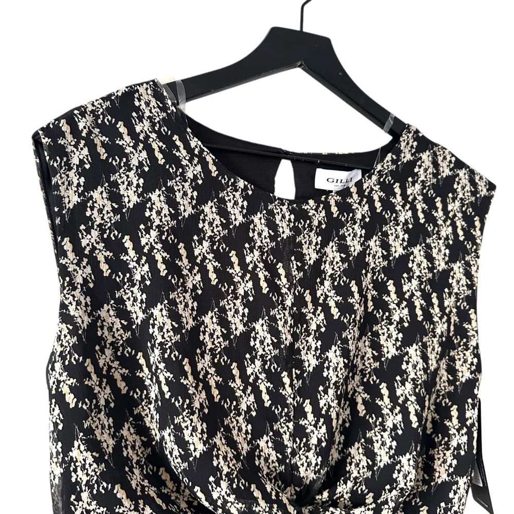 Gilli Black Cream Twist Front Blouse Top | Holiday Party | Size S
